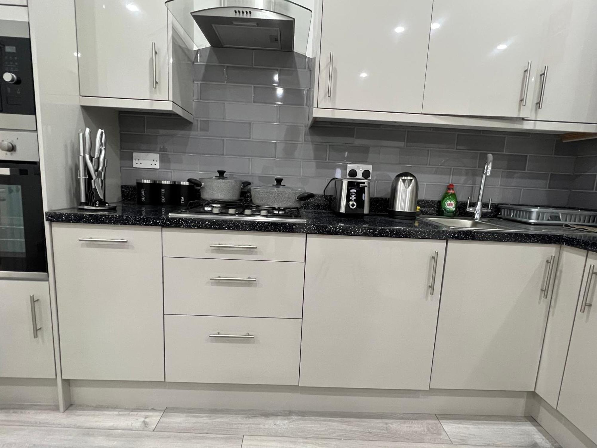 F4 Luxury Stays One Bed Apartment With Parking Ilford Exterior photo