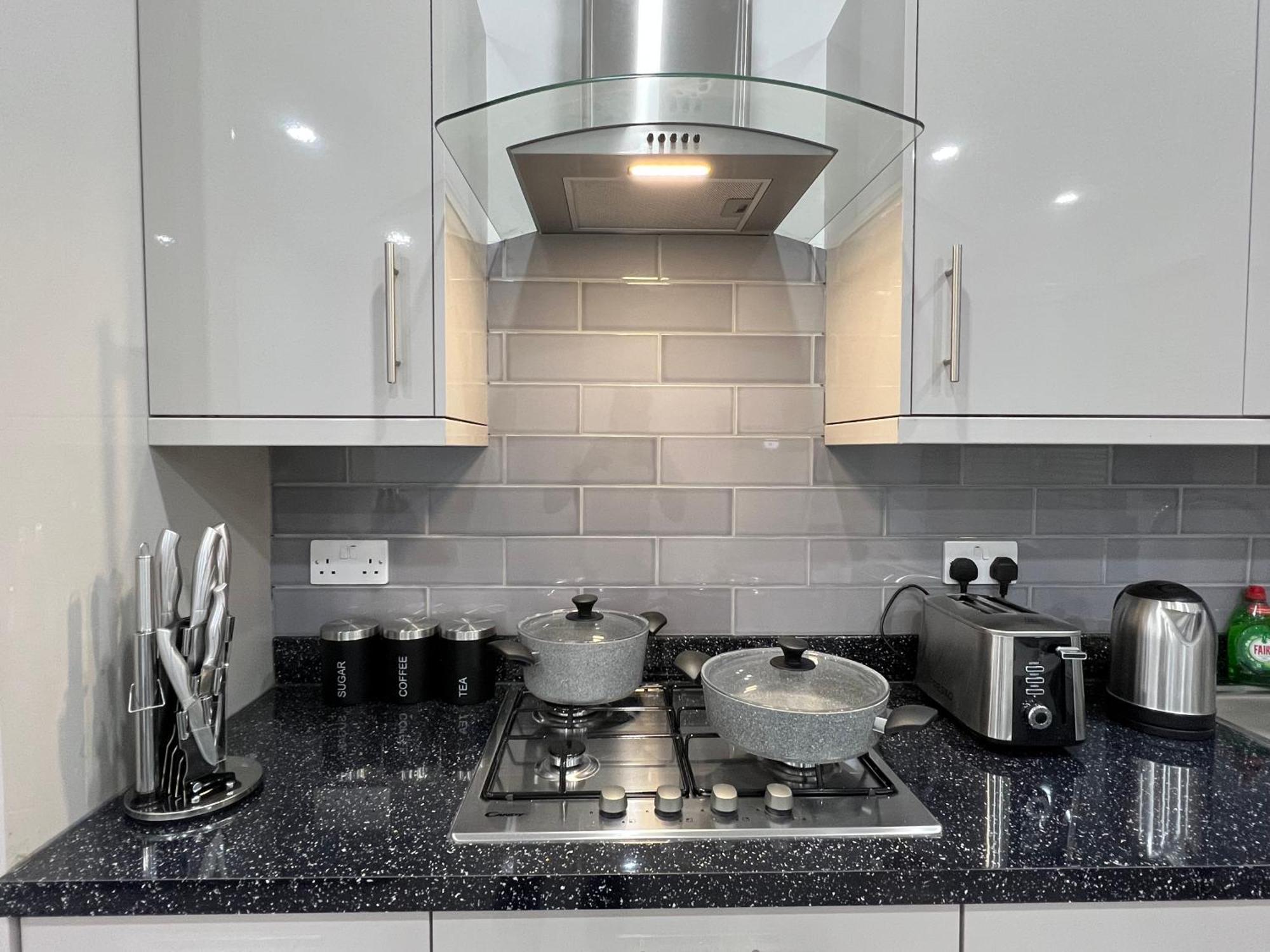 F4 Luxury Stays One Bed Apartment With Parking Ilford Exterior photo