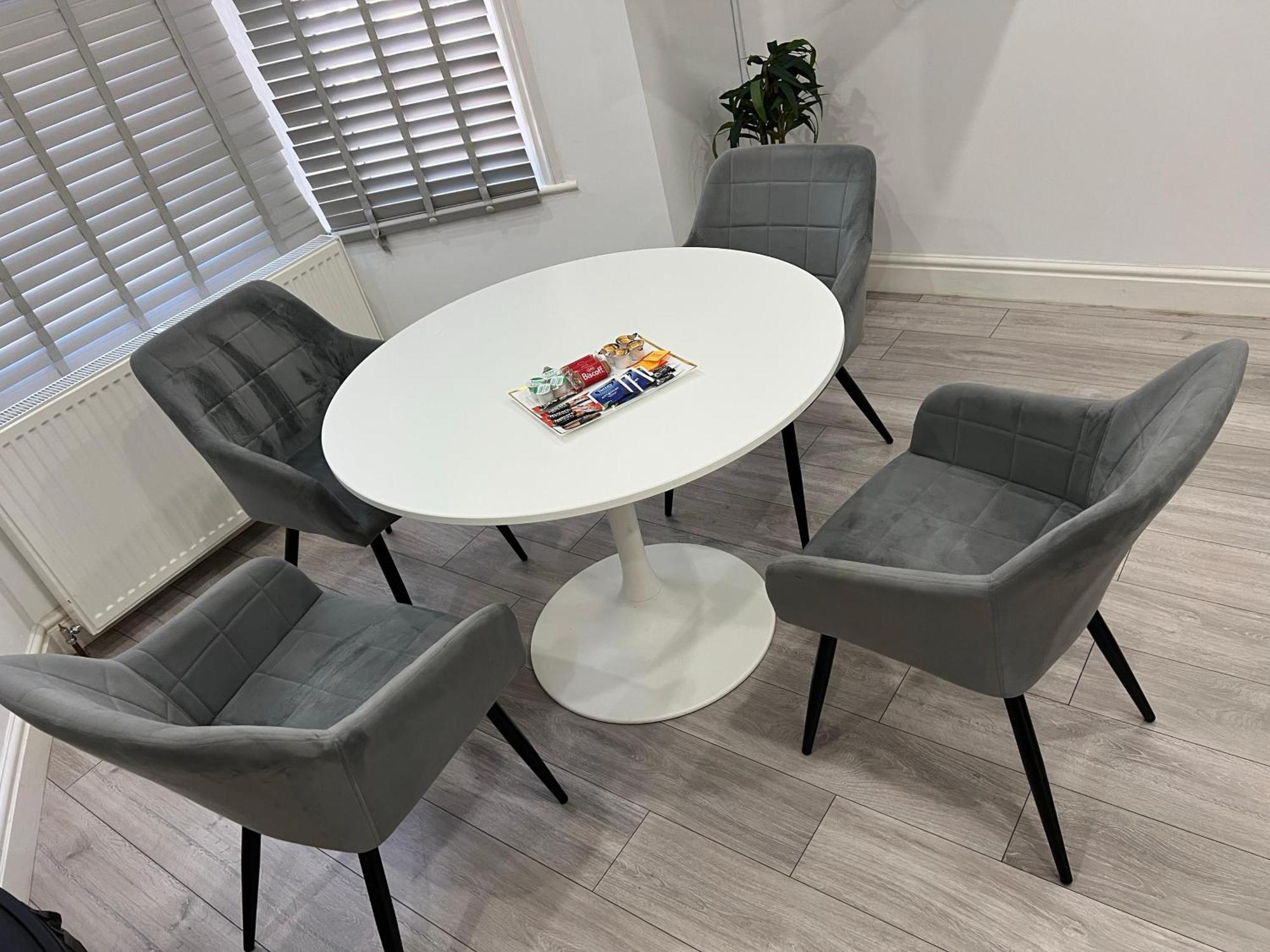 F4 Luxury Stays One Bed Apartment With Parking Ilford Exterior photo